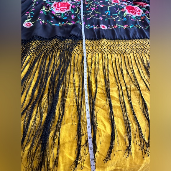 Beautiful, Vibrant Kimono - Picture 12 of 14